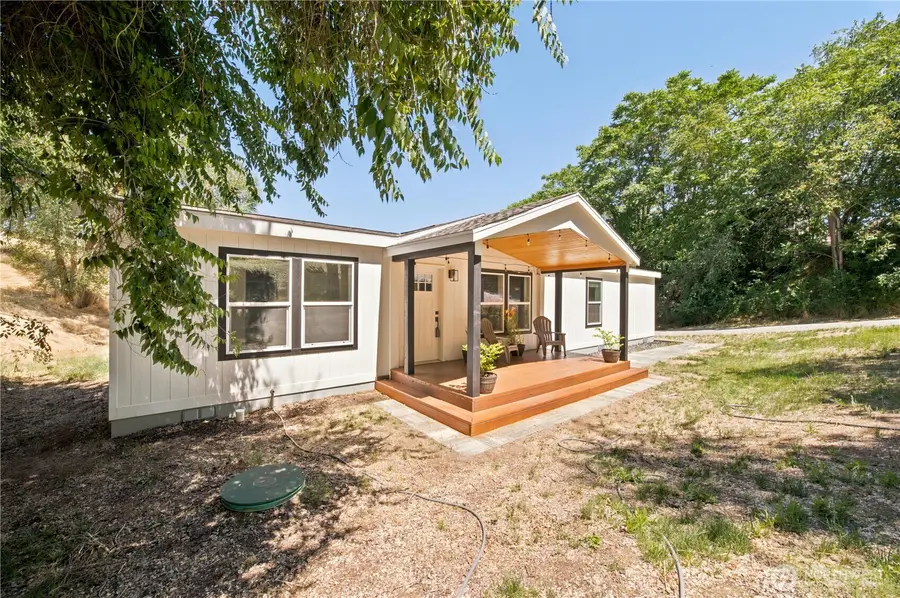 329 E Franklin Street, Chelan, WA 98816 - #2