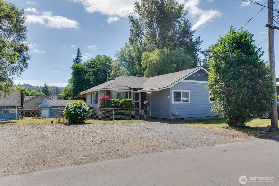 1108 S 8th Avenue, Kelso, WA 98626 - #2