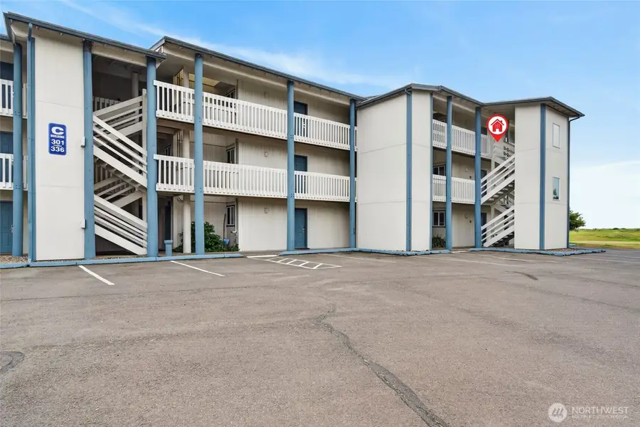 210 26th Street Nw #301A-B, Long Beach, WA 98631 - #2