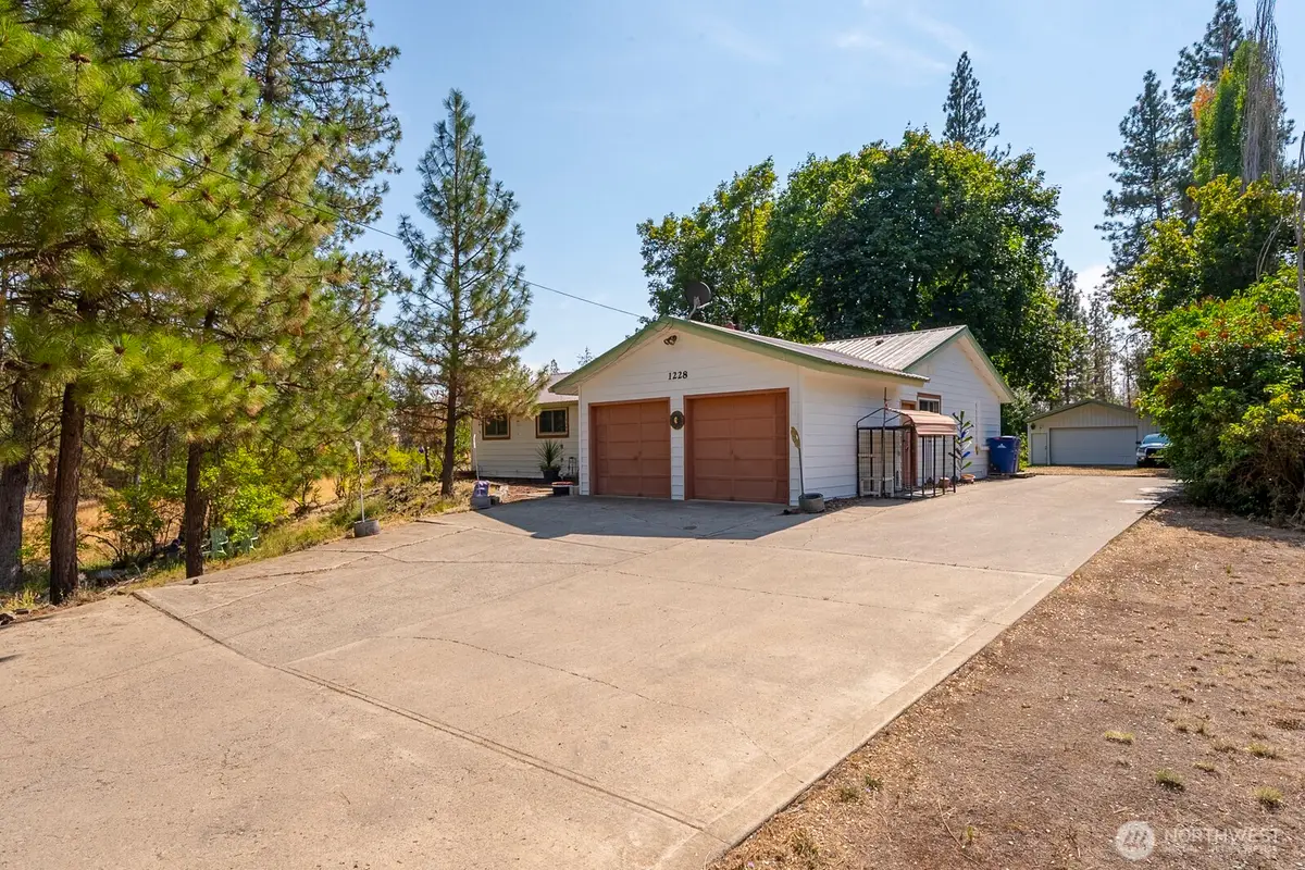 1228 E Lake Street, Medical Lake, WA 99022 - #1