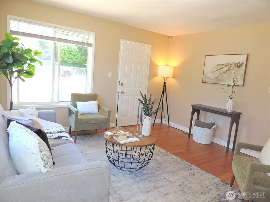 10233 10th Avenue Sw, Seattle, WA 98146 - #2