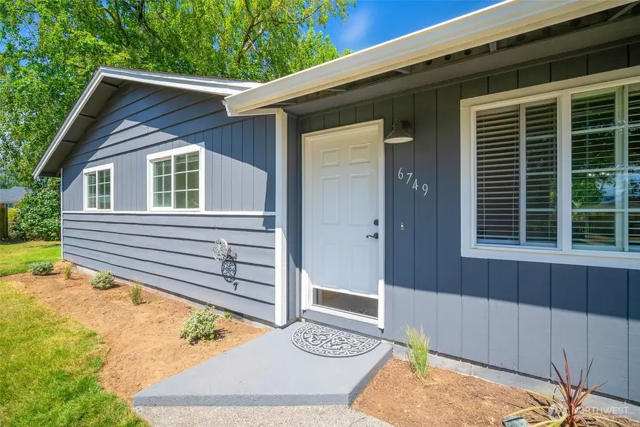 6749 Labello Dr., Lynden, WA 98264 - #2