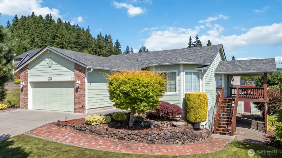 912 Edinburgh Court, Kelso, WA 98626 - #2