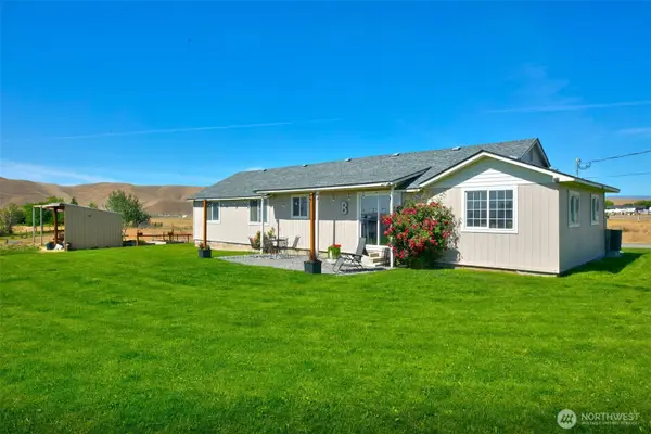 1240 W Huntzinger Road, Selah, WA 98942
