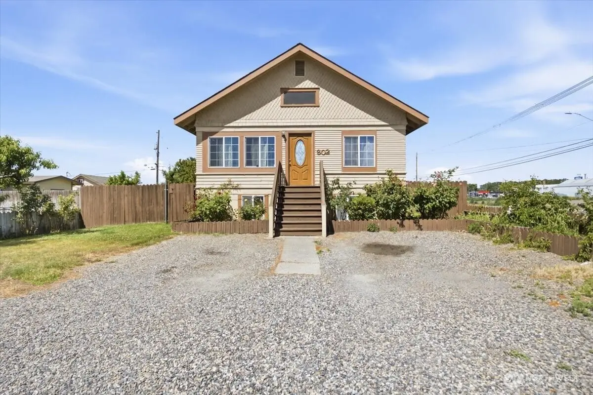802 S 11th Avenue, Pasco, WA 99301 - #1