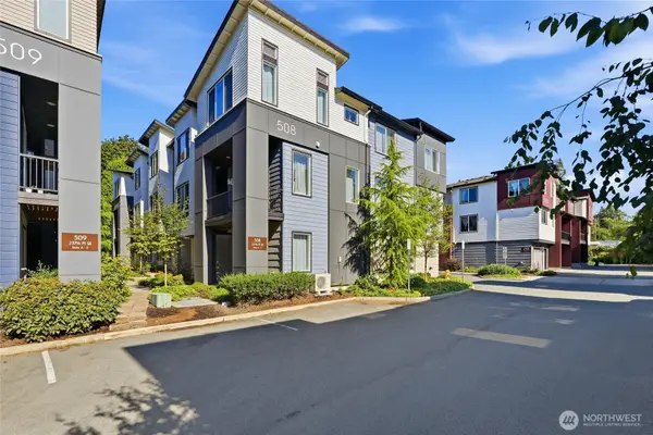 508 237th Street Se #B, Bothell, WA 98021