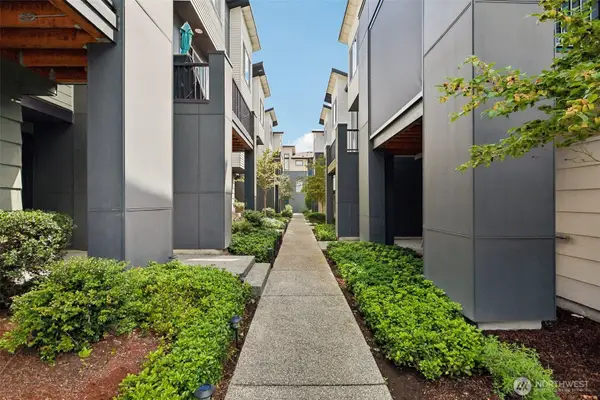 615 238th Street Se #D, Bothell, WA 98021