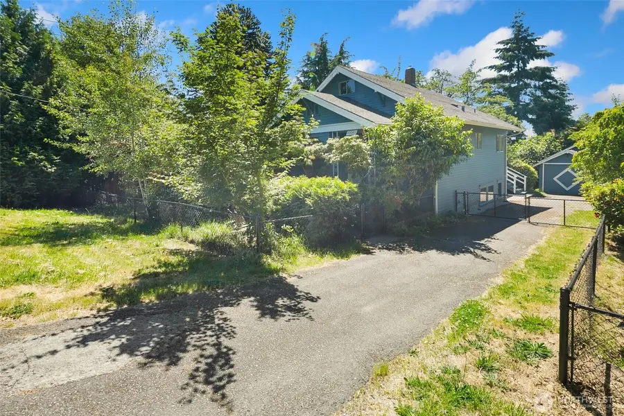 10045 10th Avenue Sw, Seattle, WA 98146 - #2