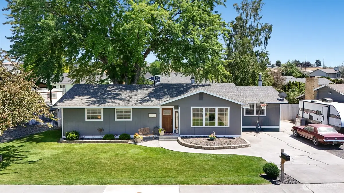 1503 S Lakeway Drive, Moses Lake, WA 98837 - #1