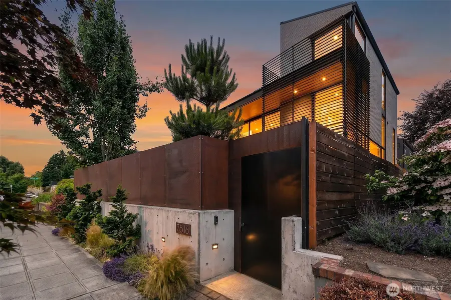 7516 E Green Lake Drive N, Seattle, WA 98103 - #3