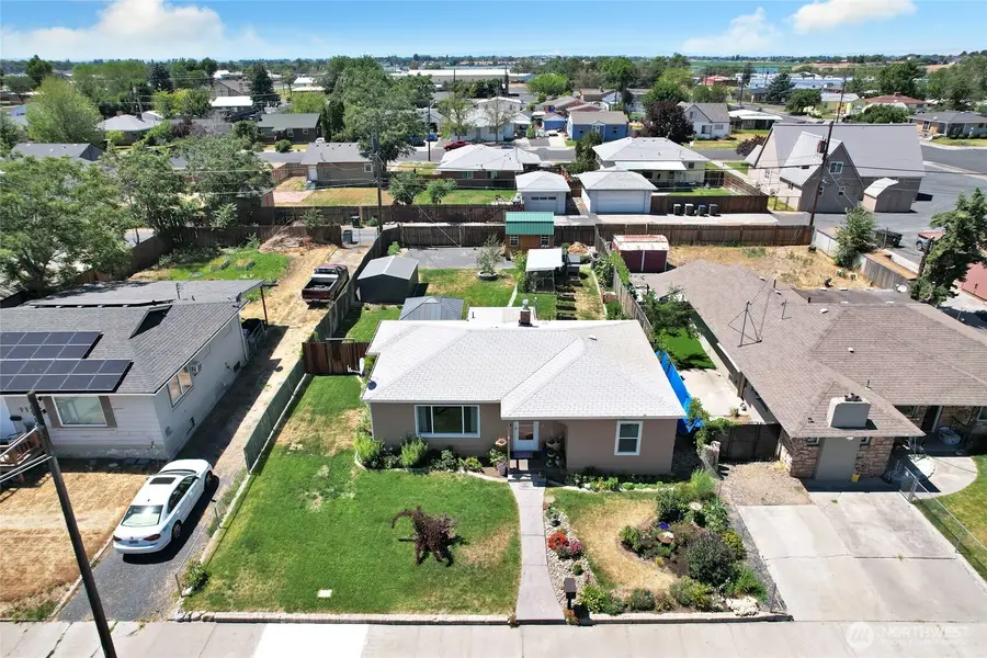 1118 W Cascade Avenue, Moses Lake, WA 98837 - #2