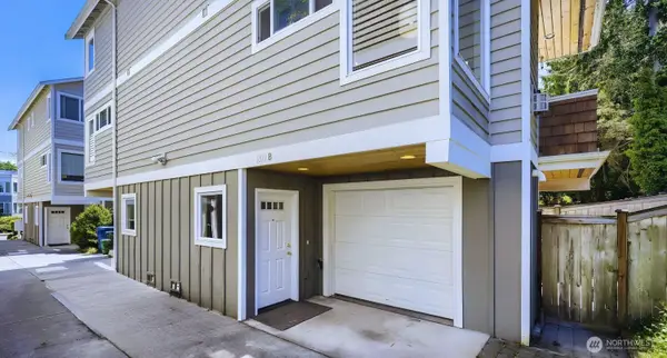 9519 8th Avenue Nw #B, Seattle, WA 98117