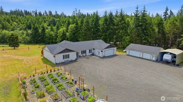 300 E Mclane Cove Drive, Grapeview, WA 98546