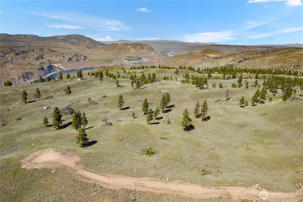 12 Columbia River Bluffs Road #1 & 2, Chelan Falls, WA 98858