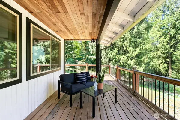 5769 Blakely Avenue Ne, Bainbridge Island, WA 98110