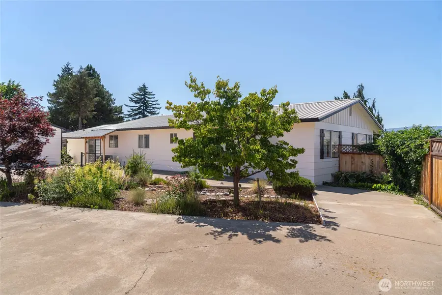 330 Sunnyslope Heights, Wenatchee, WA 98801 - #2