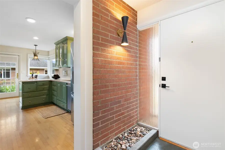 6050 43rd Avenue Ne, Seattle, WA 98115 - #3