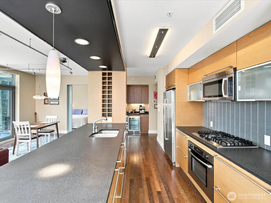 820 Blanchard Street #1007, Seattle, WA 98121 - #3