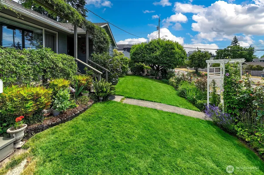 4854 47th Avenue Sw, Seattle, WA 98116 - #3