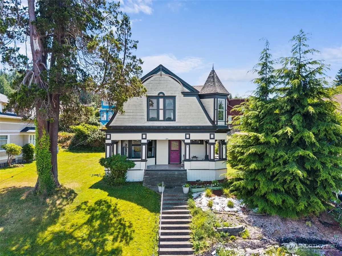 714 W First Street, South Bend, WA 98586 - #1