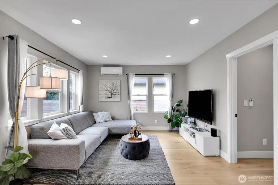 7901 16th Avenue Sw, Seattle, WA 98106 - #3
