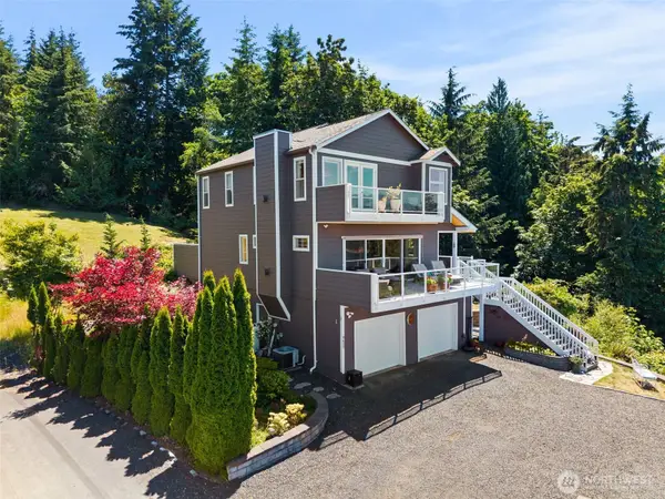 8625 Leeward Avenue Nw, Seabeck, WA 98380