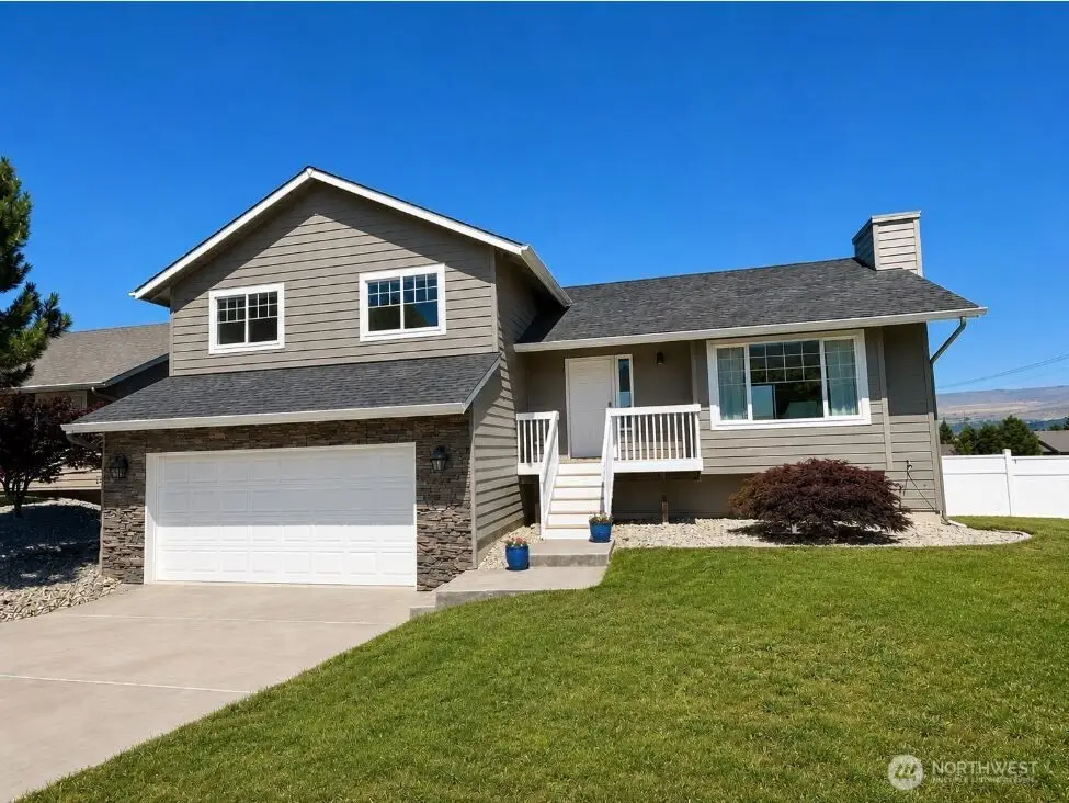 576 Saddle Rock Loop, Wenatchee, WA 98801 - #1
