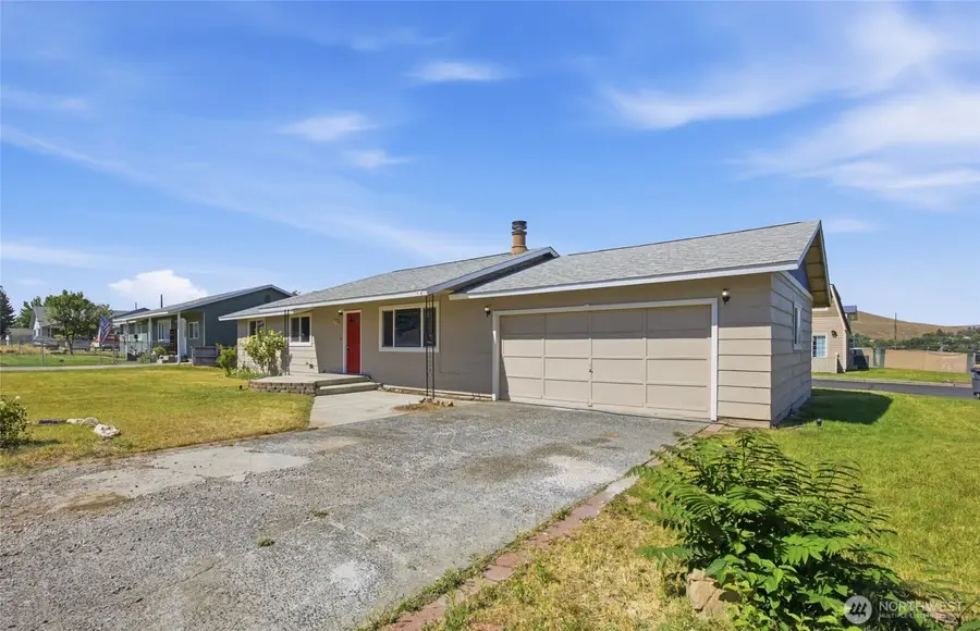 155 NE D Street, Ephrata, WA 98823 - #3
