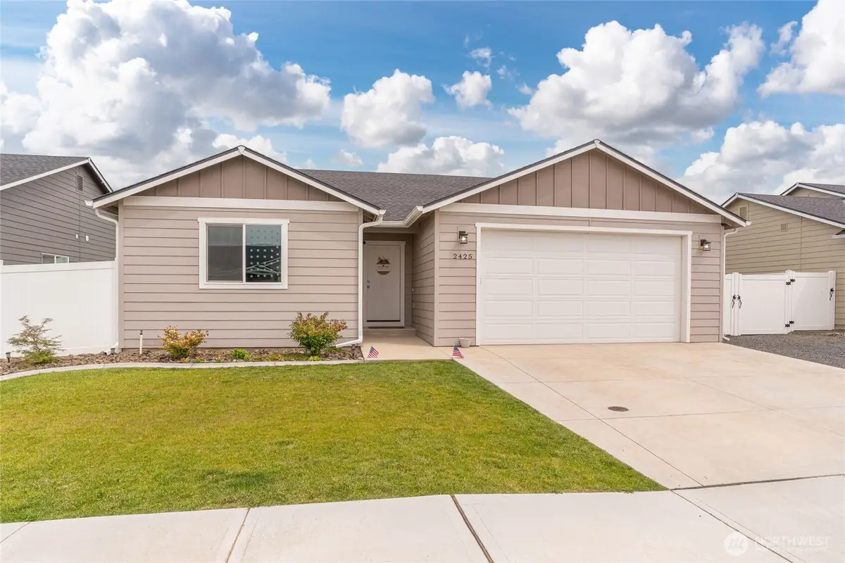 2425 SE 3rd Street, East Wenatchee, WA 98802 - #1