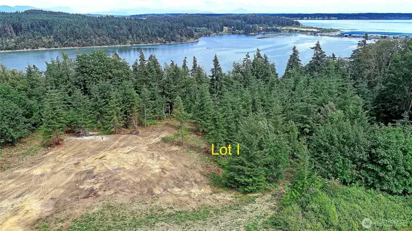 1 Triangle Cove Lane, Camano Island, WA 98282