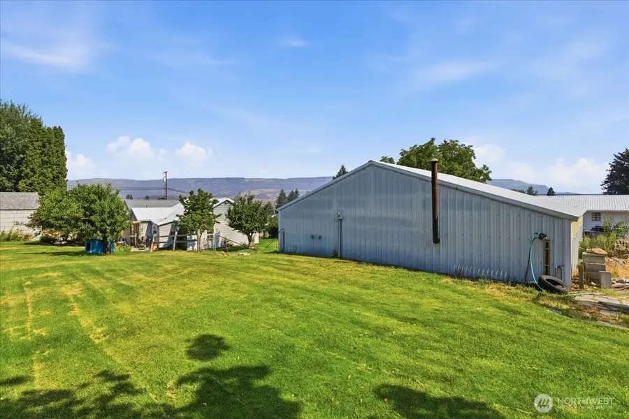 119 Washington Place, Electric City, WA 99123 - #3