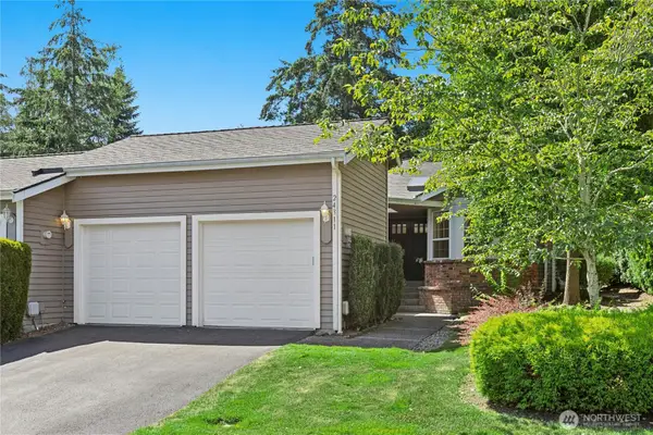 24311 SE 41st Place #10, Sammamish, WA 98029