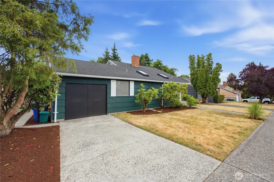 9231 26th Avenue Sw, Seattle, WA 98106 - #2