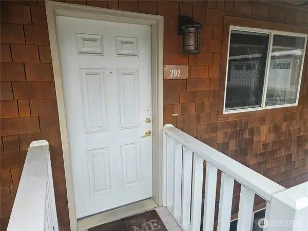 1515 Ocean Beach Boulevard #202, Long Beach, WA 98631