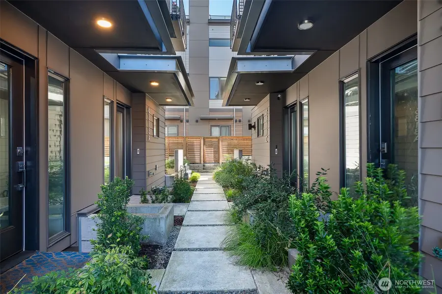 6313 9th Avenue Ne #A, Seattle, WA 98115 - #3