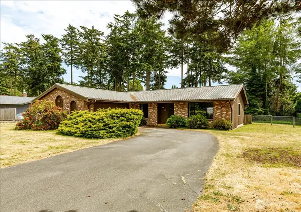 2047 Pine Wood Way, Oak Harbor, WA 98277