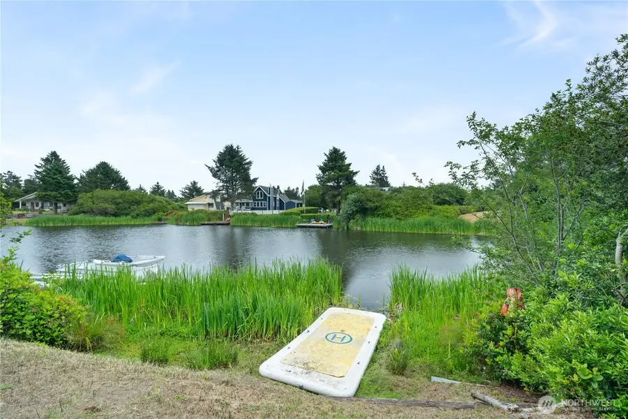 359 Geoduck Loop Sw, Ocean Shores, WA 98569 - #3