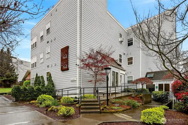 6547 42nd Avenue Sw #303, Seattle, WA 98136