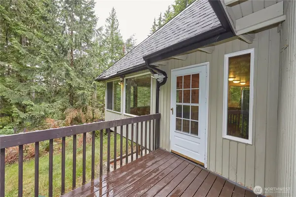 690 Peter Hagen Road W, Seabeck, WA 98380