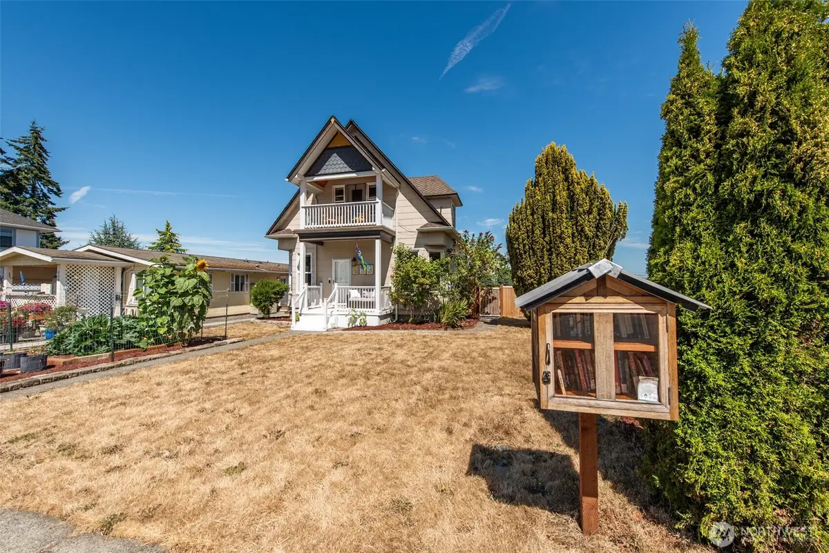 233 E 9th St, Port Angeles, WA 98362 - #1
