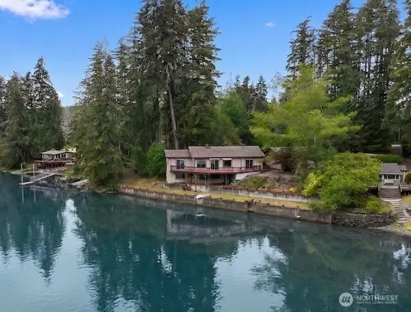 5470 E Grapeview Loop Road, Allyn, WA 98524