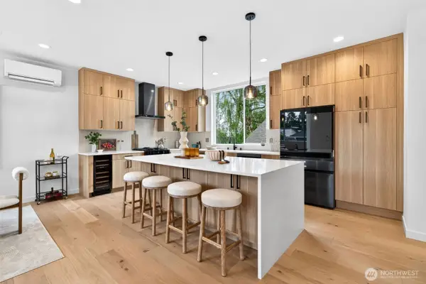 8512 15th Avenue Ne, Seattle, WA 98115