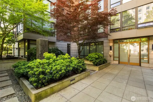 4547 8th Avenue Ne #310, Seattle, WA 98105