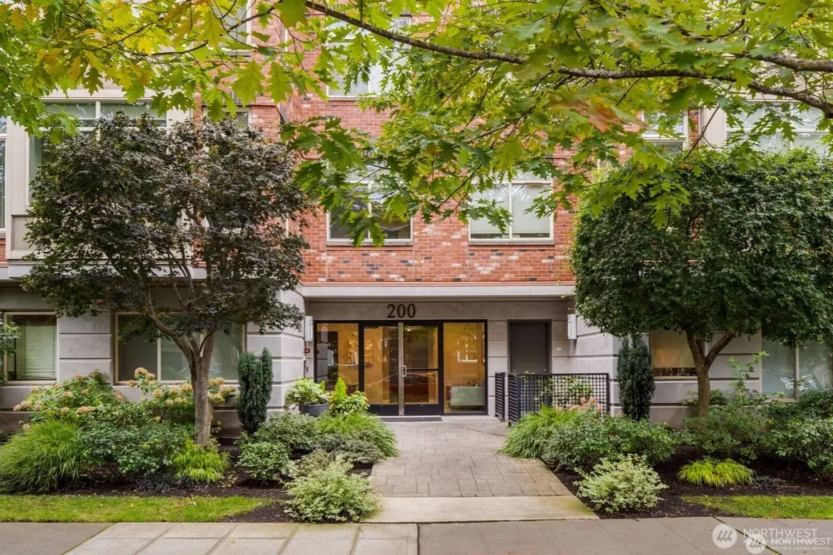 200 W Comstock Street #102, Seattle, WA 98119 - #1