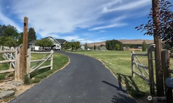 901 Hollow Creek Lane, Yakima, WA 98908 - #3