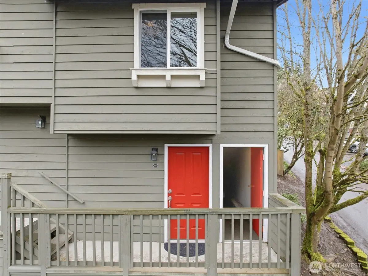 301 W Raye Street #201, Seattle, WA 98119 - #1