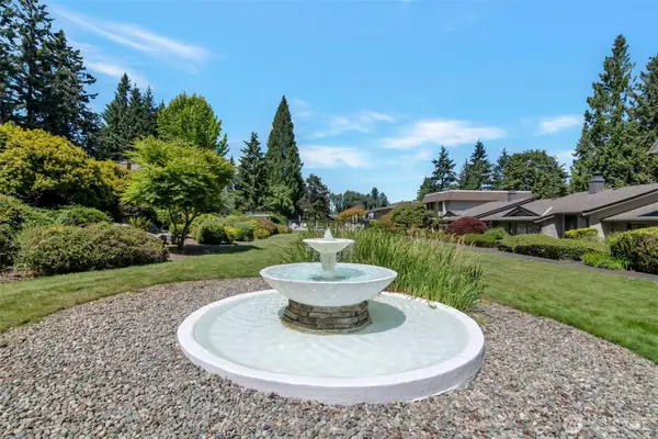 17050 Northup Way #25, Bellevue, WA 98008