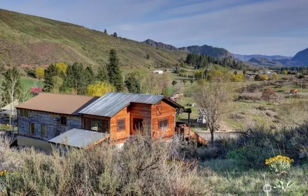 625 Twisp Winthrop Eastside Road, Winthrop, WA 98862