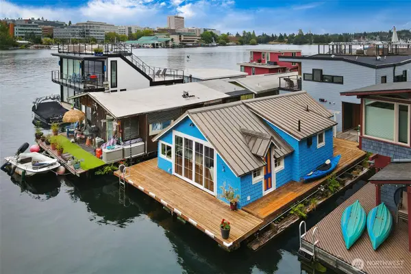 3146 Portage Bay Place E, Seattle, WA 98102