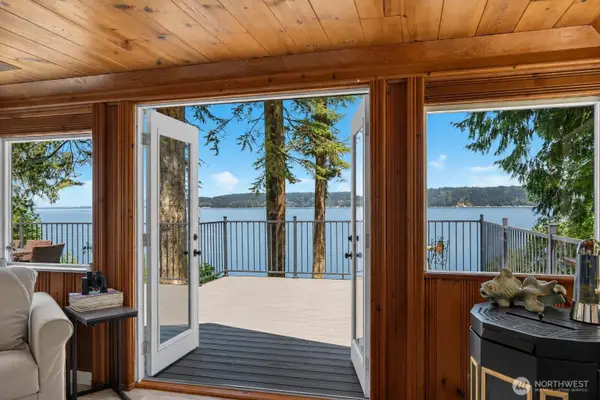 3365 Shoreline Drive, Camano Island, WA 98282
